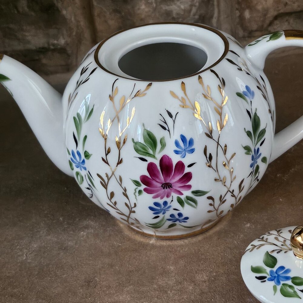 Imperial Lomonosov Porcelain Teapot with Hand Painted Flowers and Gold L… - Picture 8 of 11